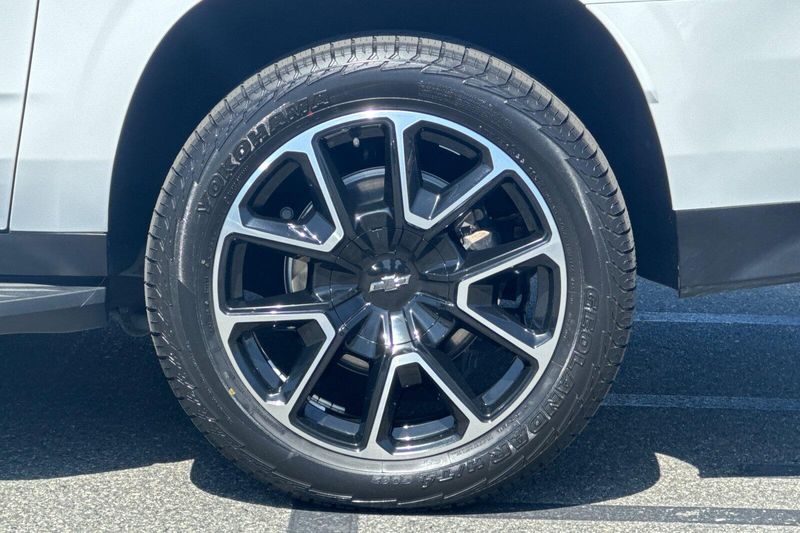 Used 2023 Chevrolet Suburban RSTImage 36