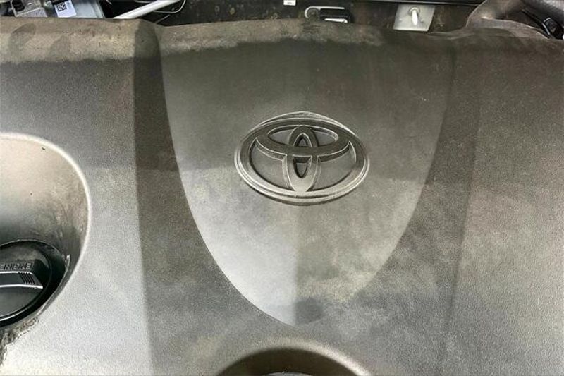 2022 Toyota RAV4 LEImage 32