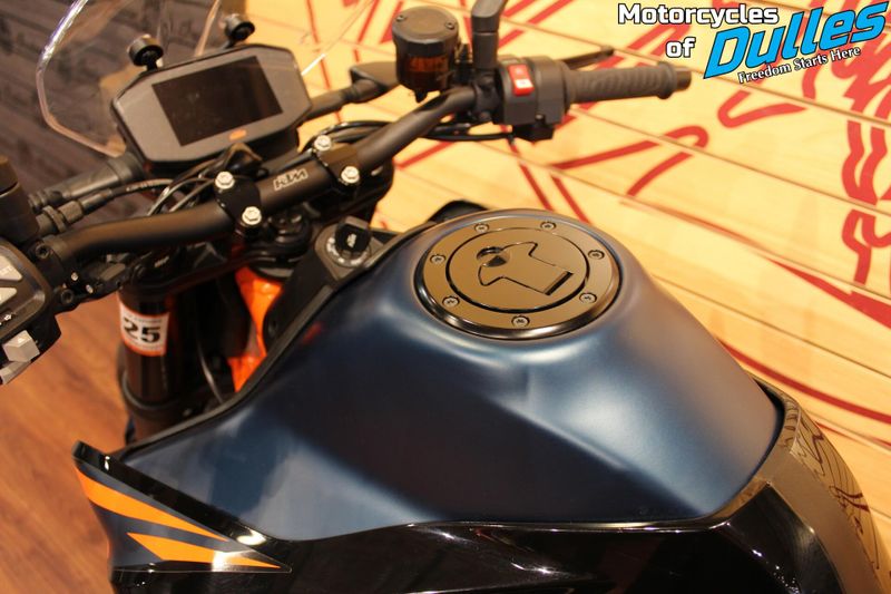 2023 KTM 890 DUKE R Image 14