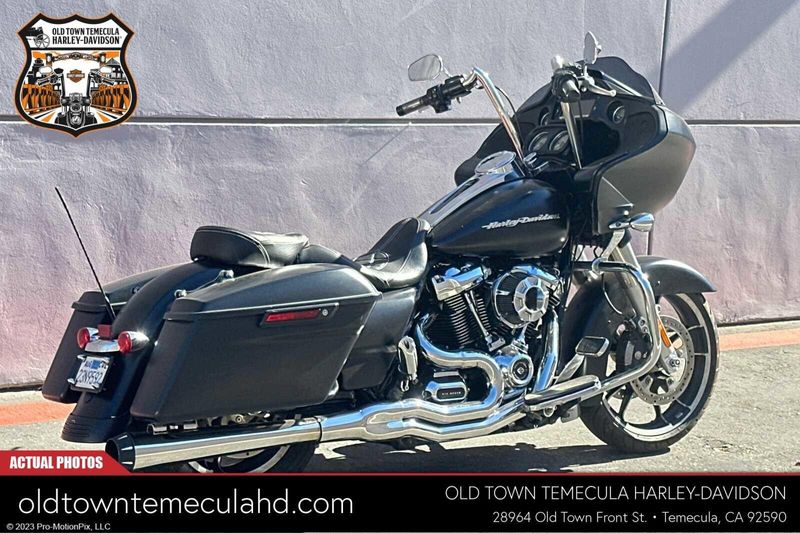 2017 Harley-Davidson Road Glide in a BLACK DENIM exterior color. BMW Motorcycles of Temecula – Southern California (951) 506-6903 bmwmotorcyclesoftemecula.com 