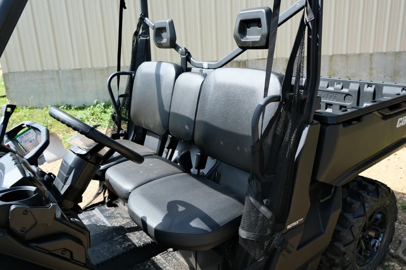 2025 Can-Am DEFENDER DPS HD7 COMPASS GREEN Image 10
