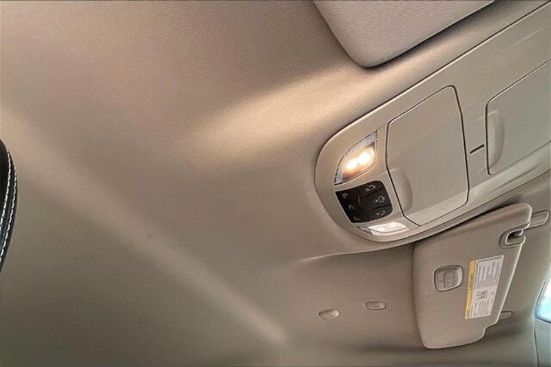 2022 Chrysler Pacifica Touring L photo 28