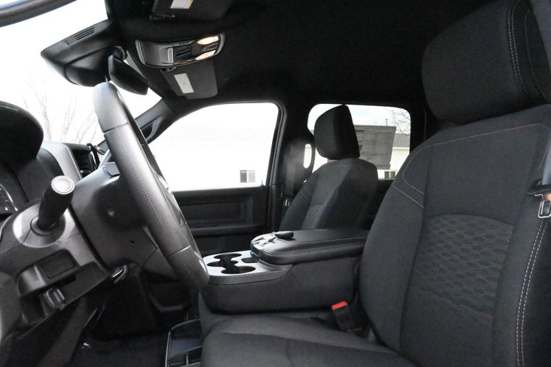 2025 RAM 2500 TradesmanImage 9