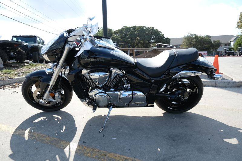 2025 SUZUKI BOULEVARD M109R BLACK in a BLACK exterior color. Family PowerSports (877) 886-1997 familypowersports.com 