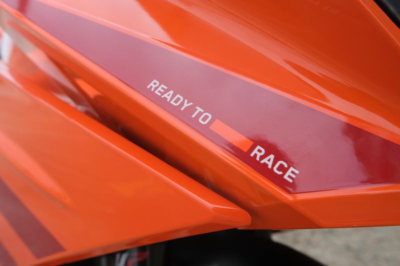 New 2024 KTM RC 390 ORANGE Image 18