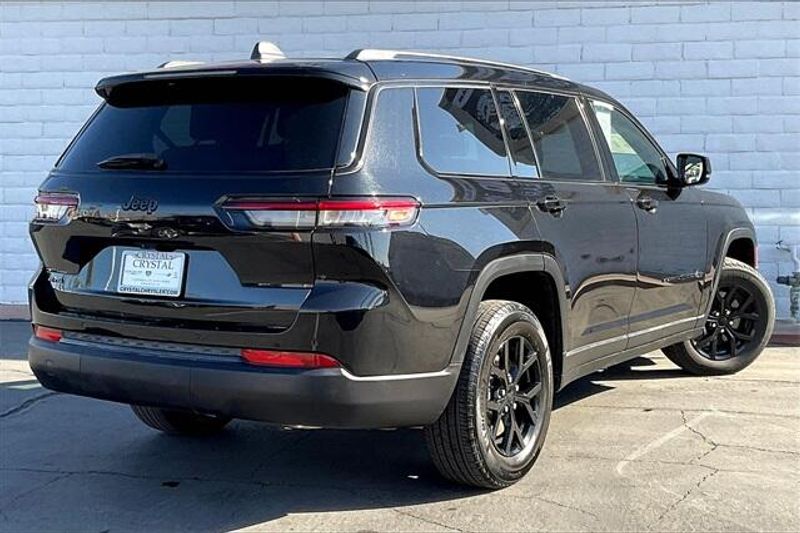 Used 2024 Jeep Grand Cherokee L AltitudeImage 13