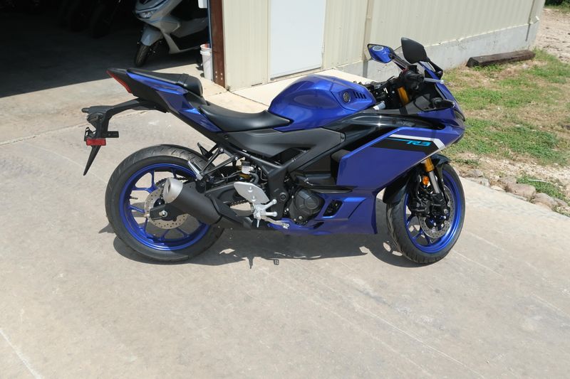 2025 Yamaha YZFR3 ABS TEAM BLUE Image 2