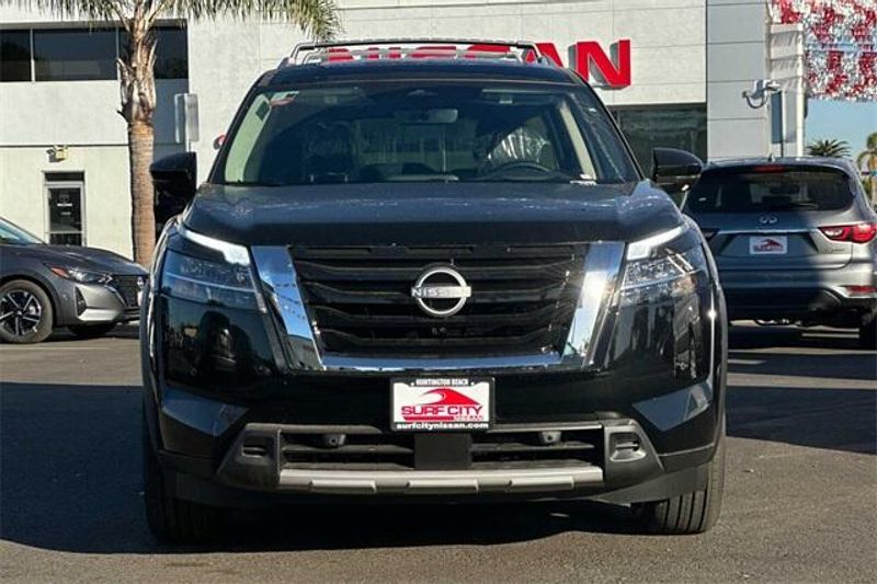 2024 Nissan Pathfinder PlatinumImage 6