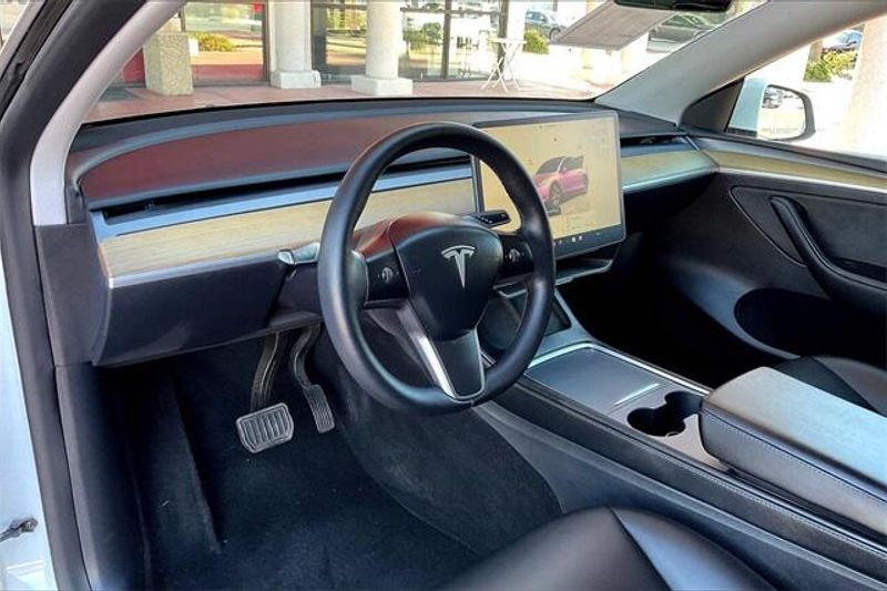 2023 Tesla Model Y Long RangeImage 14