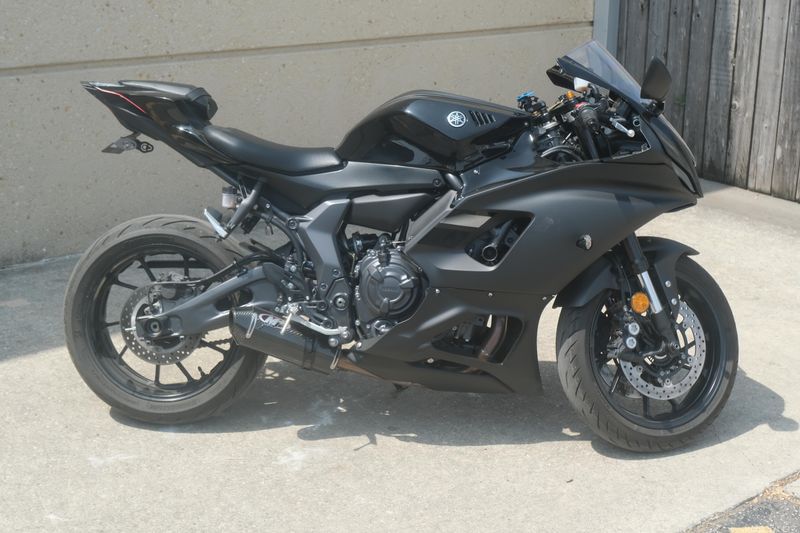 2024 Yamaha YZFR7 BLACK Image 2