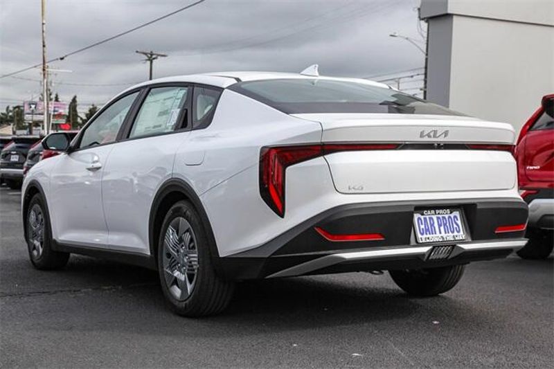 New 2025 Kia K4 LXImage 15