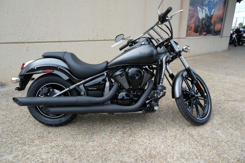 2024 Kawasaki VULCAN 900 CUSTOM METALLIC MATTE DARK GRAY AND METALLIC FLAT SPARK BLACKImage 11