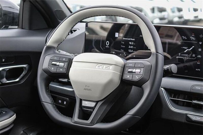 New 2025 Kia K4 GT-LineImage 8