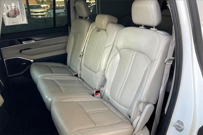 2023 Jeep Wagoneer Series IIIImage 25