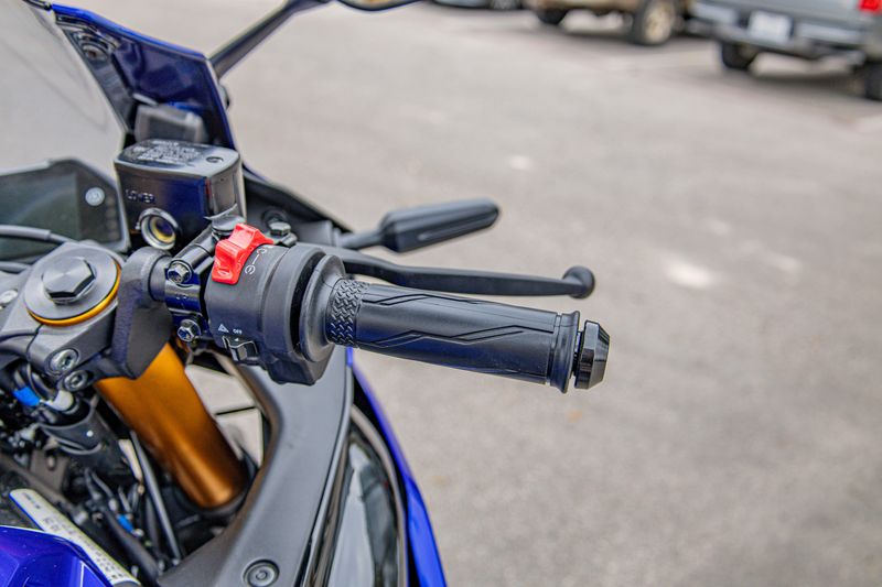NEW 2026 YAMAHA YZFR3 ABS Image 12