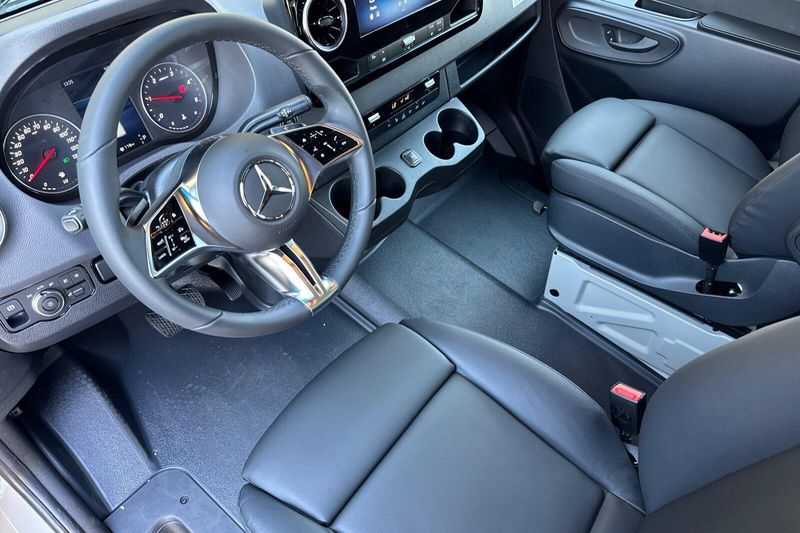 New 2026 Mercedes-Benz Sprinter 2500 Crew 144 WBImage 7