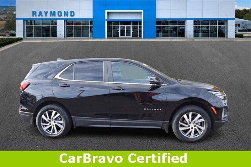 Used 2024 Chevrolet Equinox LTImage 2