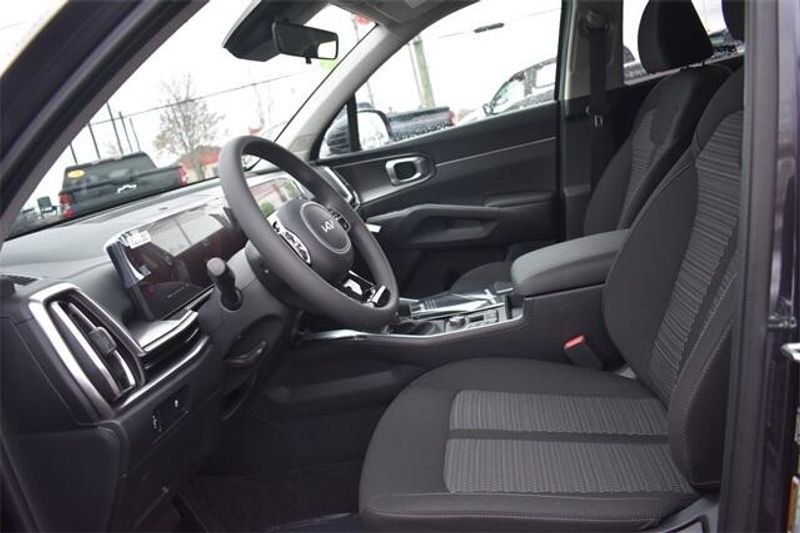 2025 Kia Sorento LXImage 19