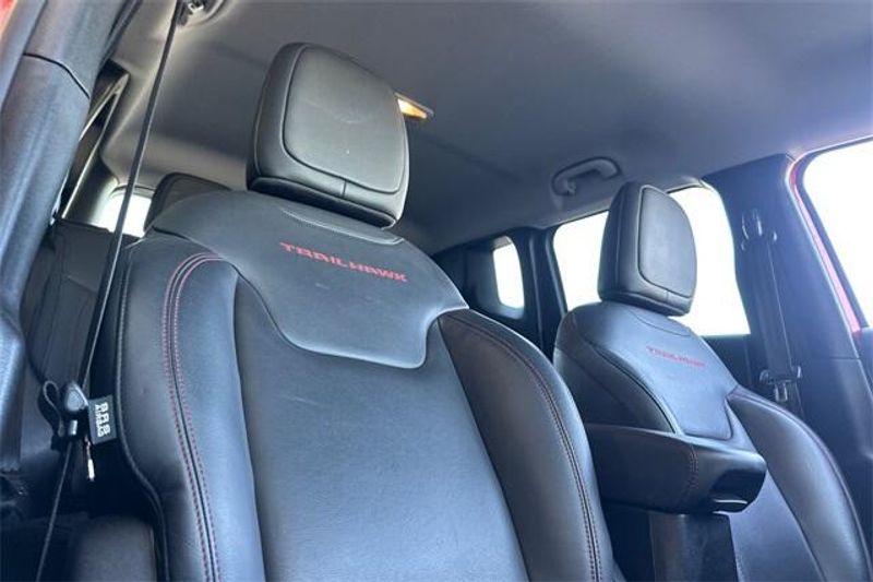Used 2022 Jeep Renegade TrailhawkImage 15
