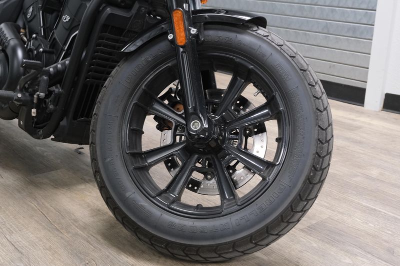 USED 2025 INDIAN MOTORCYCLE SCOUT BOBBER LIMITED WITH TECHNOLOGY PACKAGE BLACK METALLIC Image 15