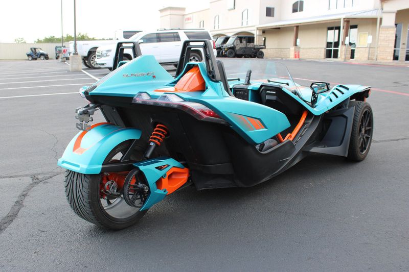 Used 2023 Polaris SLINGSHOT R MANUAL Image 2