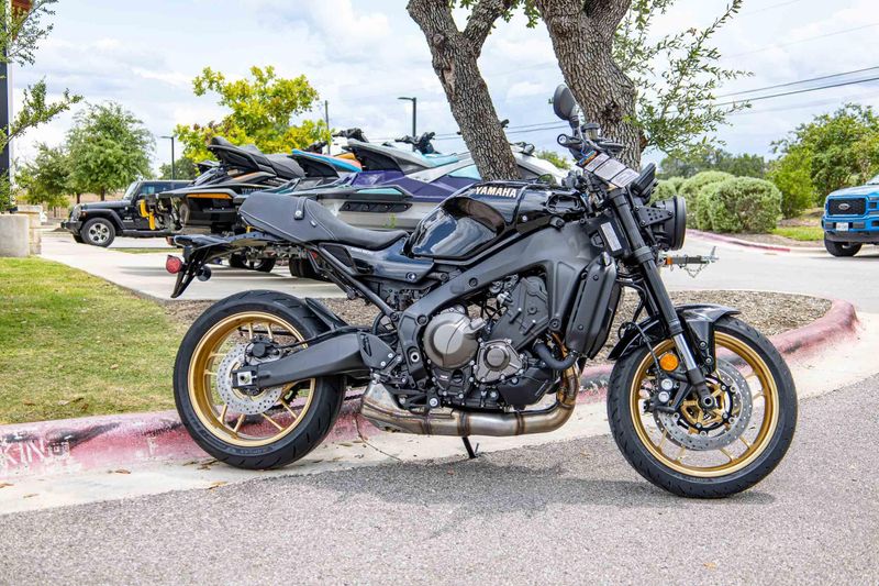 New 2025 Yamaha XSR900  RAVEN Image 11