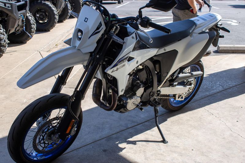 USED 2025 SUZUKI DRZ4SM Image 5