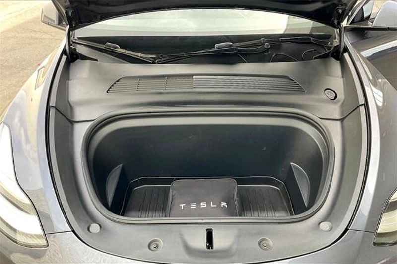 2021 Tesla Model Y Long RangeImage 9