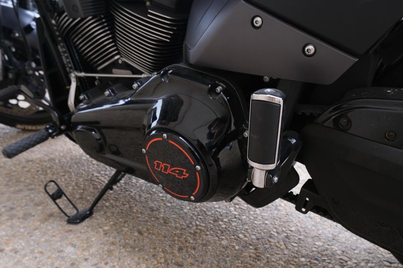 2020 HARLEY SOFTAIL114 BLACK AND ORANGE Image 9