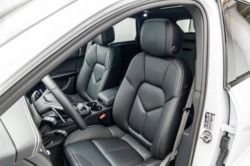 2024 Porsche Macan T in a Carrara White Metallic exterior color and Black w/Chalk Stitchinginterior. Lotus Manhattan 347-395-5714 lotusmanhattan.com 