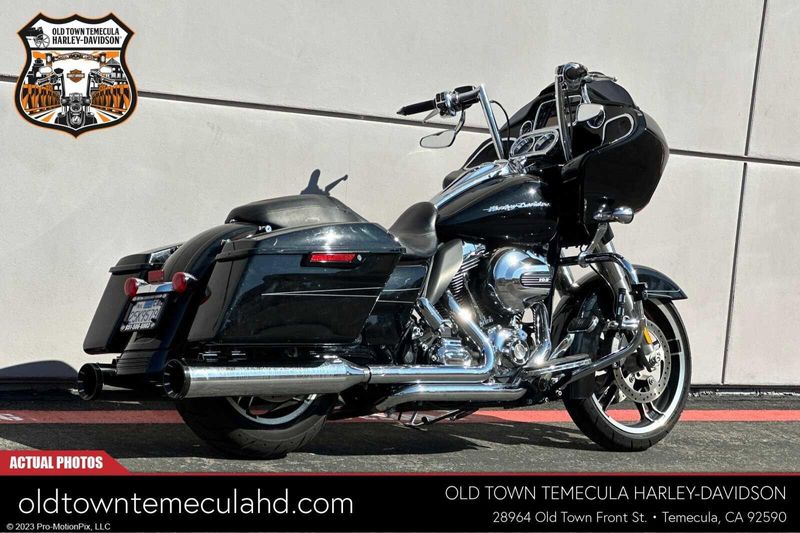 2015 Harley-Davidson Road Glide in a BLACK W/ PINSTRIPE exterior color. BMW Motorcycles of Temecula – Southern California (951) 506-6903 bmwmotorcyclesoftemecula.com 