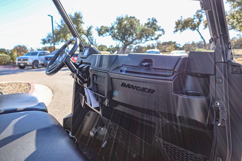 New 2025 Polaris RANGER 1000 EPS SAGE GREEN Image 12