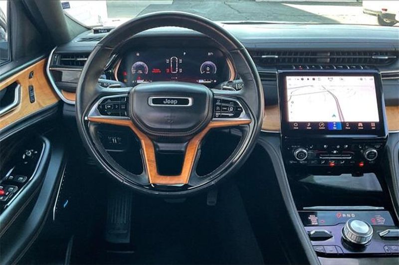 Used 2022 Jeep Grand Cherokee SummitImage 4