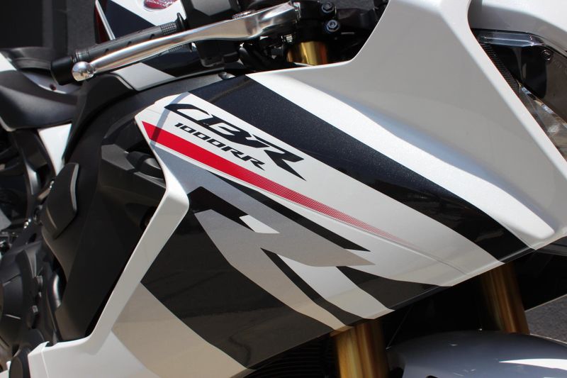 2025 Honda CBR1000RR Image 10