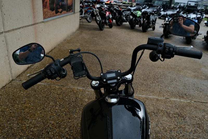 2019 HARLEY SOFTAIL STREET BOB BLACK Image 10