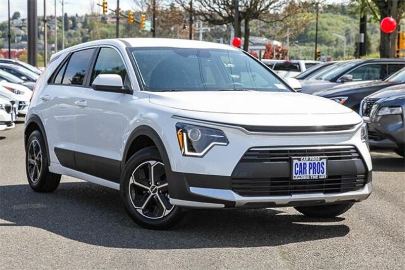 2025 Kia Niro LXImage 2
