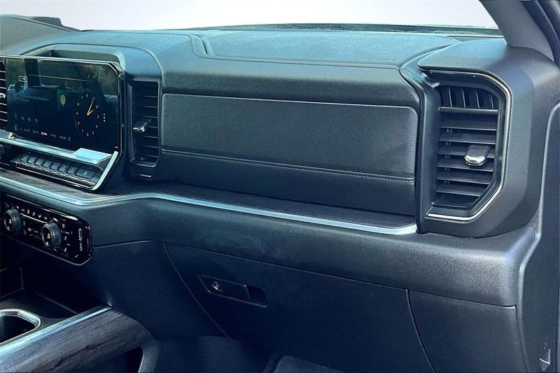 2022 Chevrolet Silverado 1500 LTZ photo 16