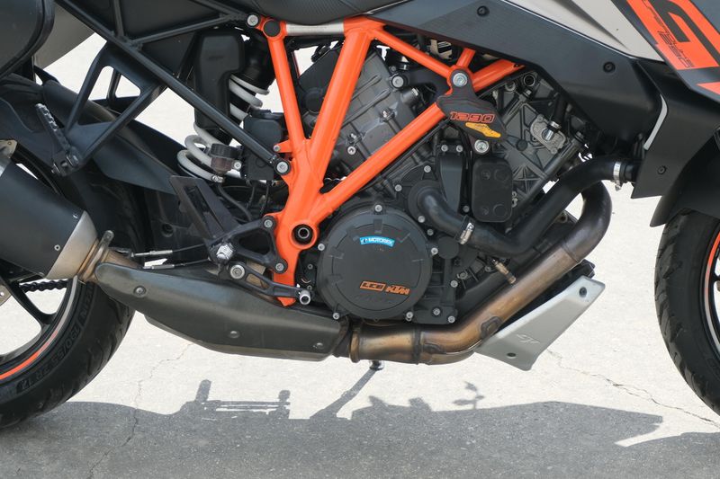 2016 KTM 1290 SUPER DUKE GREY AND ORANGE Image 13