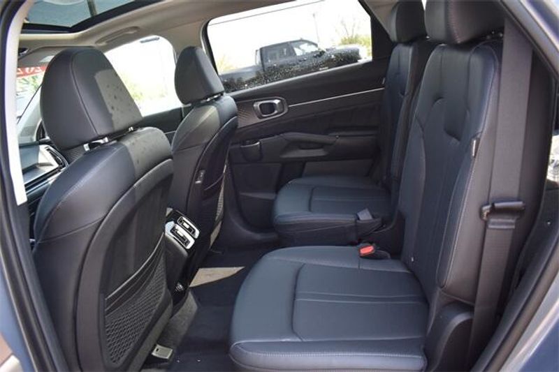 New 2025 Kia Sorento SXImage 19
