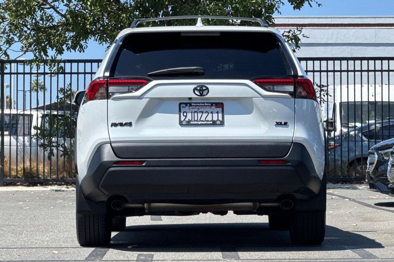Used 2023 Toyota RAV4 XLE PremiumImage 5