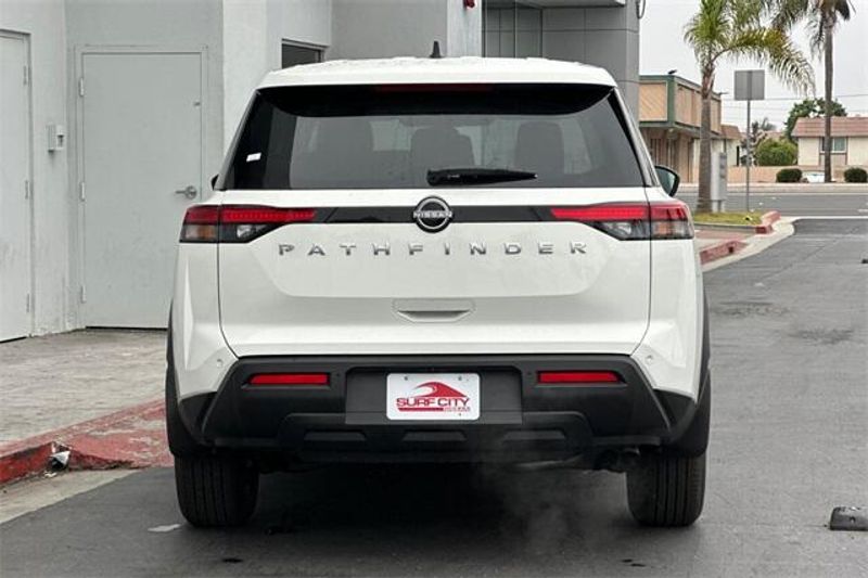 New 2025 Nissan Pathfinder SImage 4