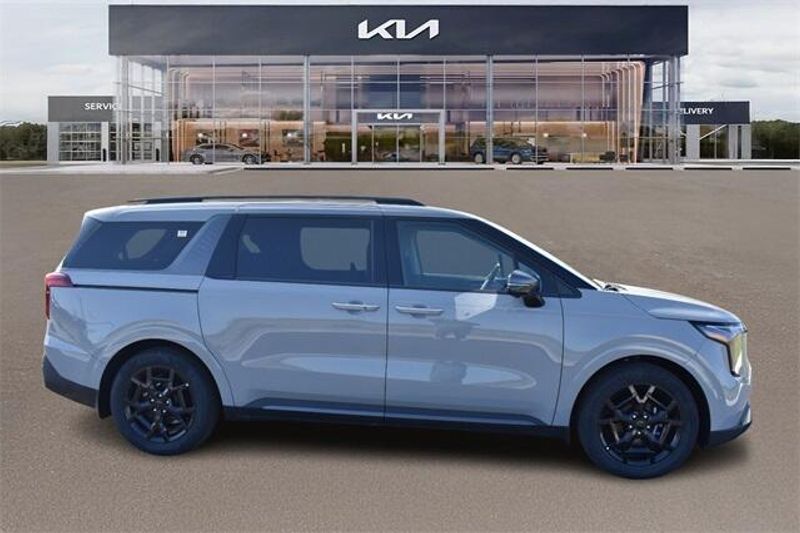 2025 Kia Carnival SX PrestigeImage 2