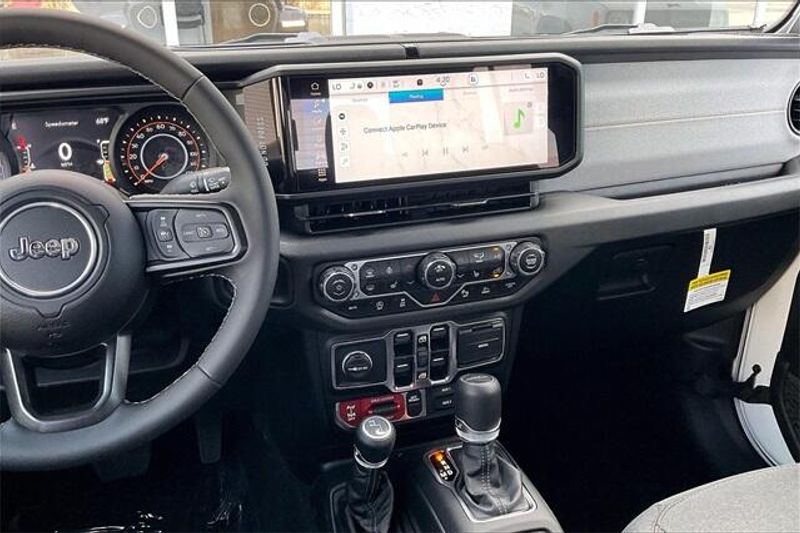 New 2025 Jeep Gladiator Willys 4x4Image 5