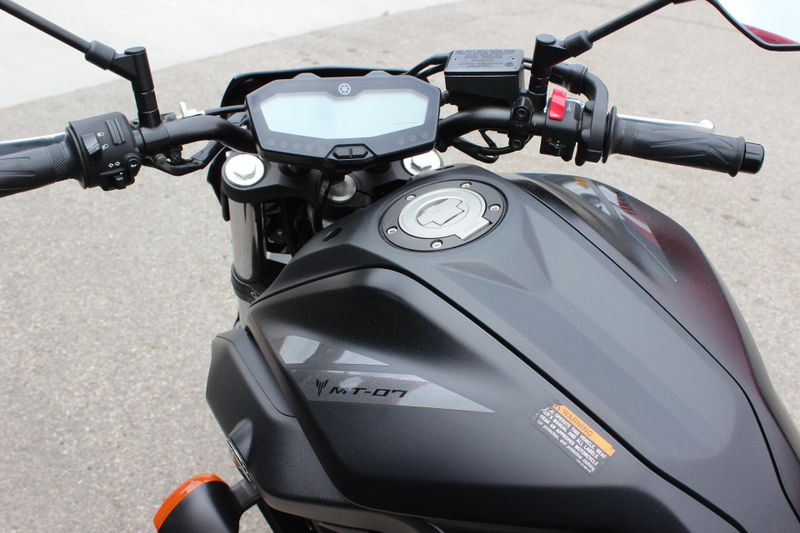 2020 Yamaha MT 07 Image 2
