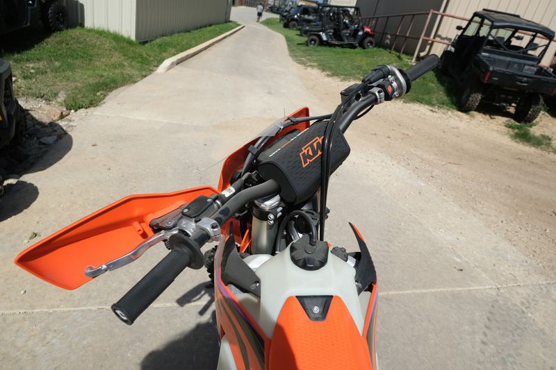 2024 KTM 300 XCW CNC ORANGEImage 4