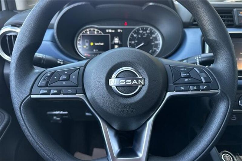 New 2025 Nissan Versa 1.6 SVImage 16