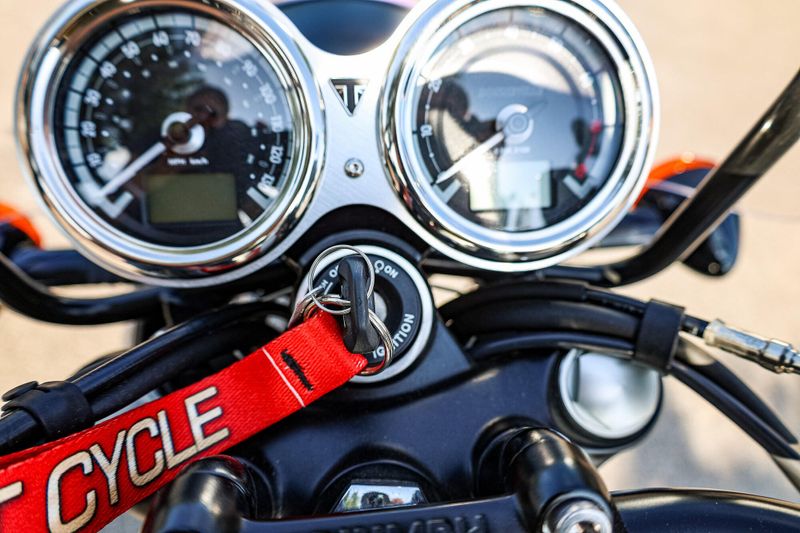 2022 Triumph BONNEVILLE T 120 BLACK EURO 5A BASE Image 2