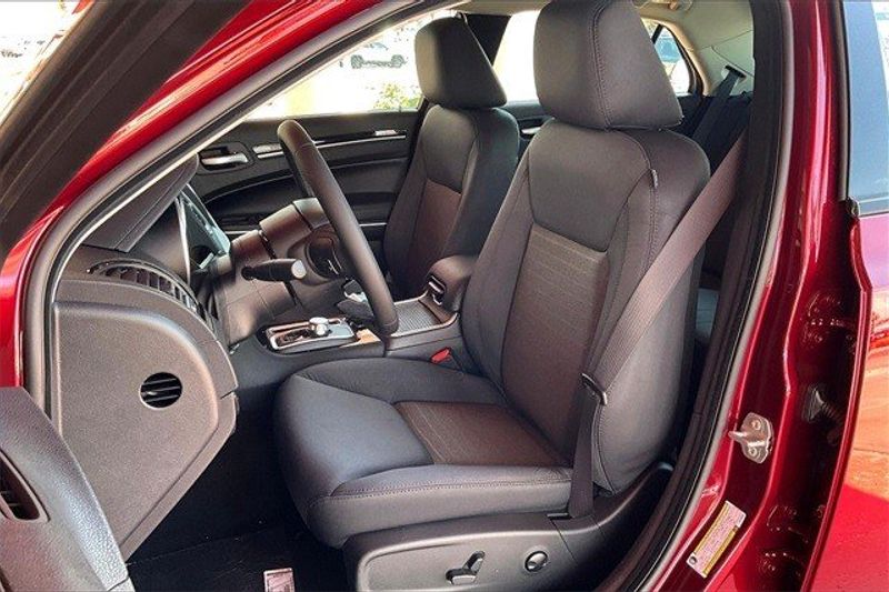 2023 Chrysler 300 TouringImage 8