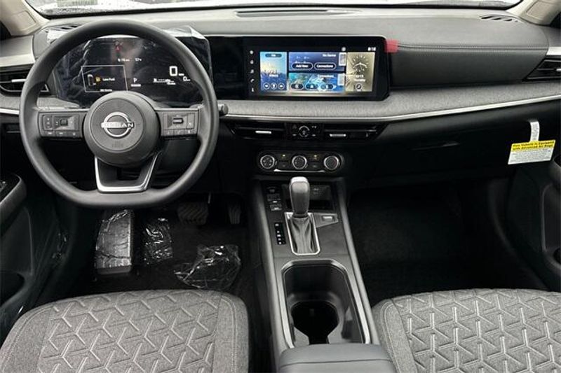 2025 Nissan Kicks SVImage 10