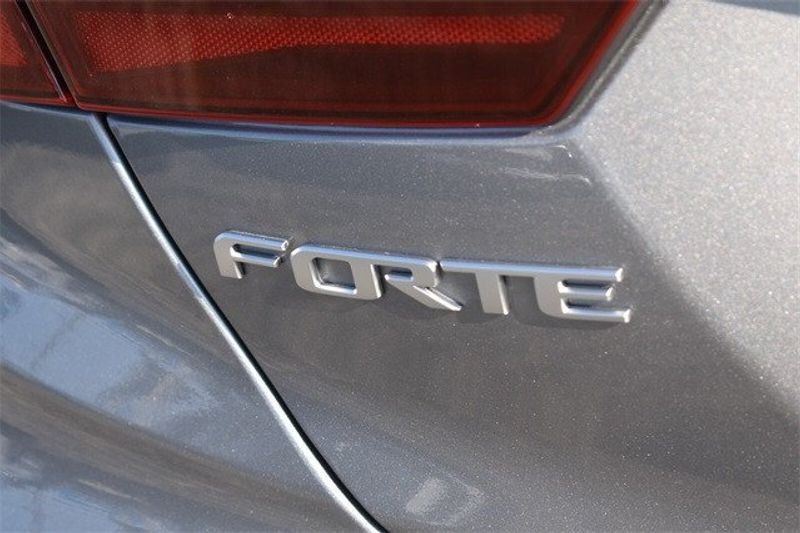 2024 Kia Forte LXSImage 5